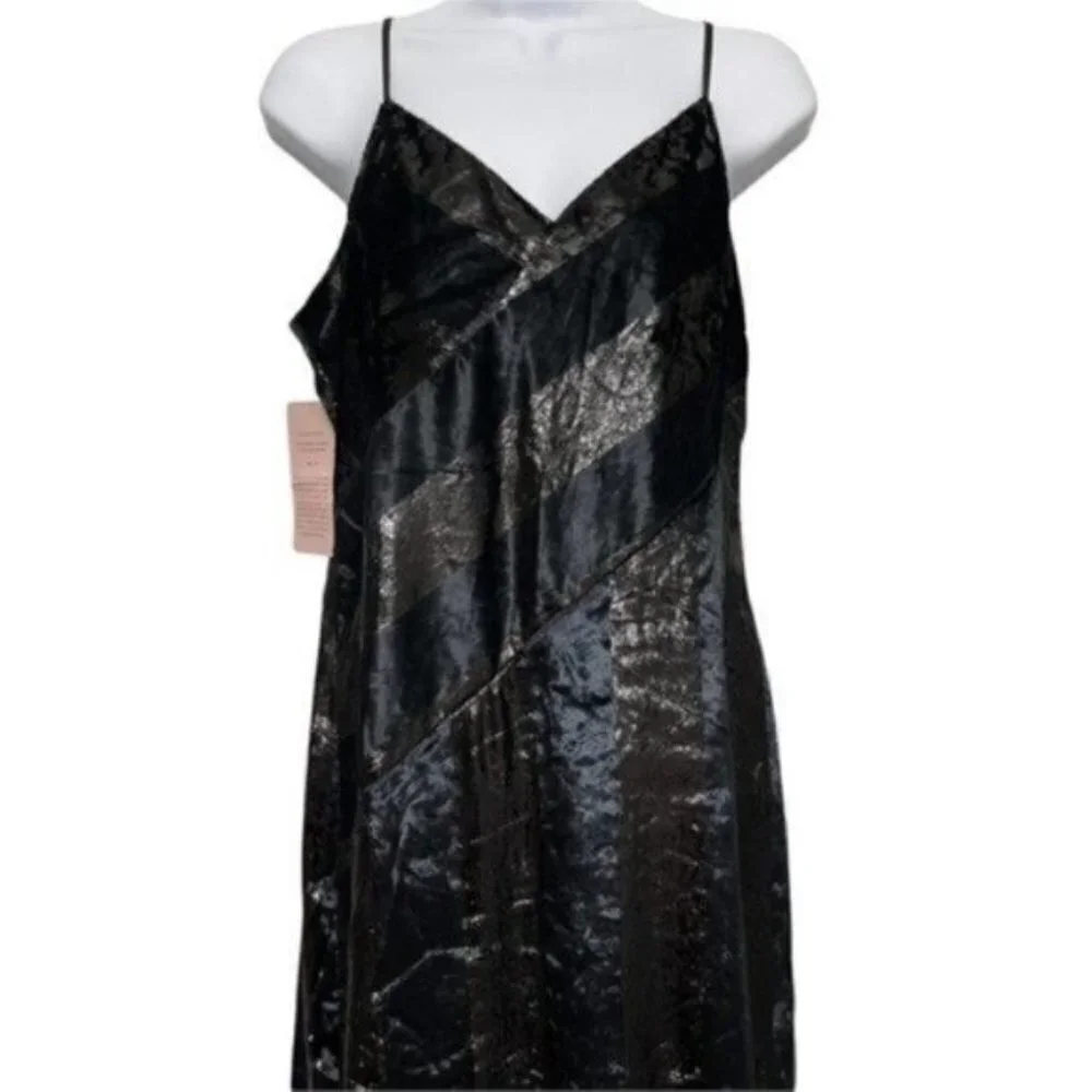 NWT Yumi Kim Black Metallic Velvet Maxi Dress Size Medium - Picture 9 of 13